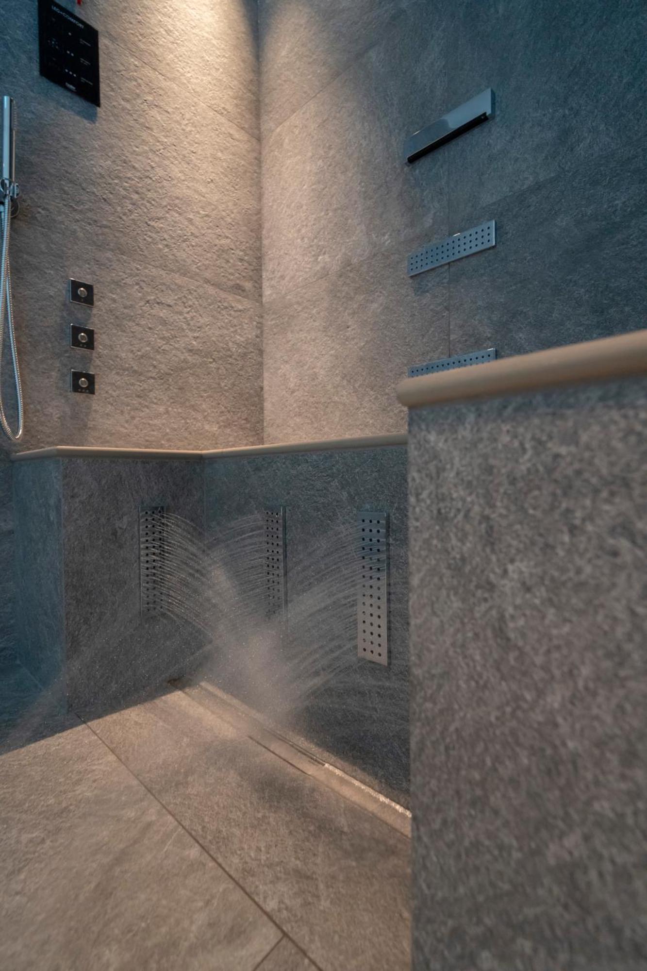 Hotel Alu Mountain Design Bormio Exteriör bild